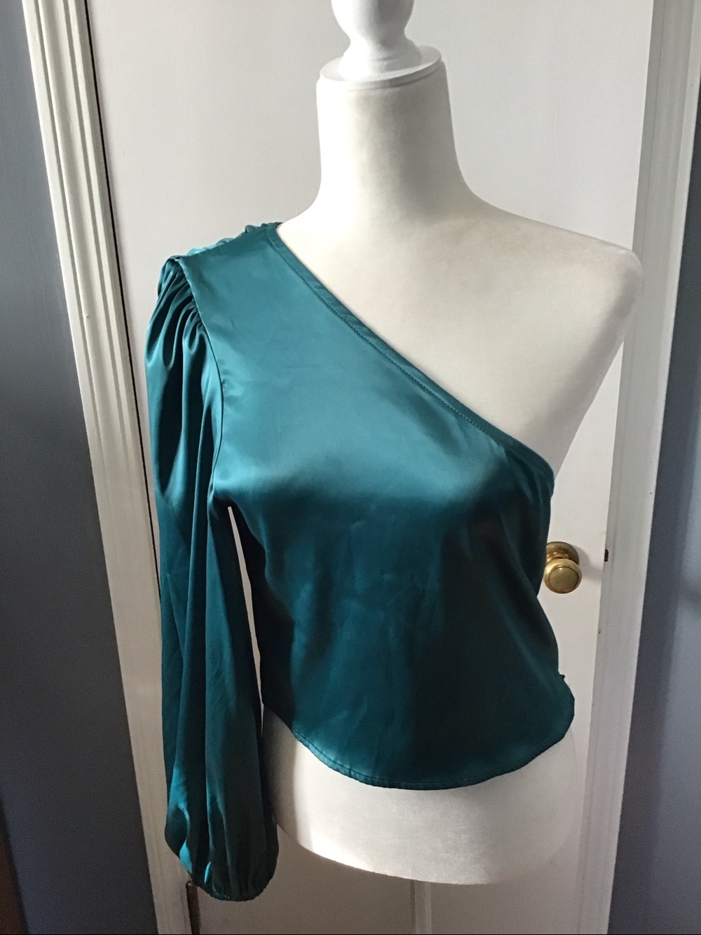 SHEIN Emerald Green One-Shoulder Satin Crop Top